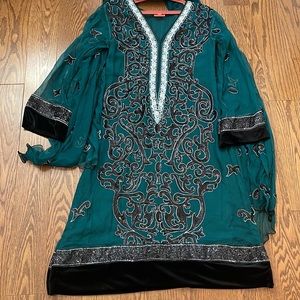 Beautiful dark green shirt & duppatta with sequence work.